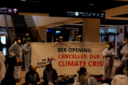 Am Boden bleiben protest BER opening 2020-10-31 85