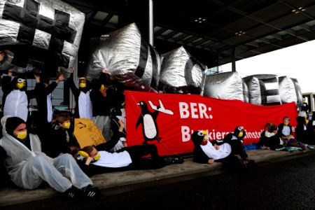 Am Boden bleiben protest BER opening 2020-10-31 55