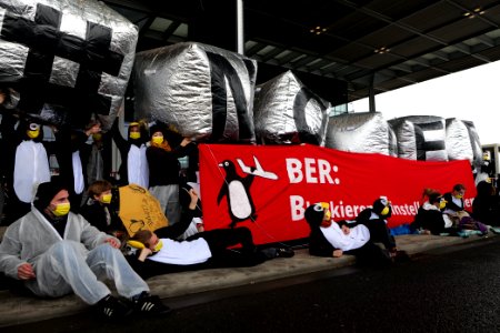 Am Boden bleiben protest BER opening 2020-10-31 56