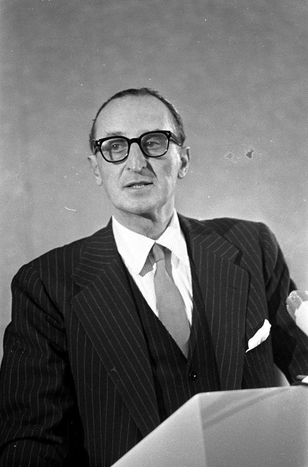 Ambassadeur Don Livio Thedoli van Italie opende tentoonstelling Primo Conti in R, Bestanddeelnr 920-7615