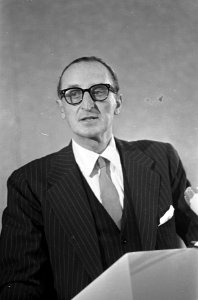 Ambassadeur Don Livio Thedoli van Italie opende tentoonstelling Primo Conti in R, Bestanddeelnr 920-7615