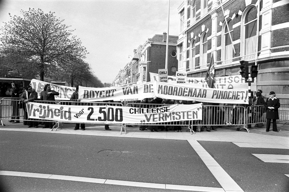 Ambassades, demonstraties, vermiste personen, Bestanddeelnr 929-1318