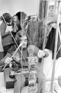 Alternatieve voorjaarsbeurs in Kosmos door Kabouters, Amsterdam, Bestanddeelnr 924-2473