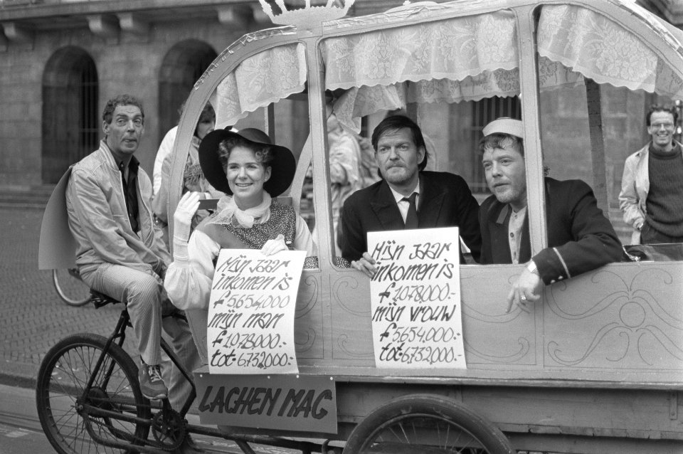Alternatieve Prinsjesdag in Amsterdam Gouden Koets met Koninklijke familie op, Bestanddeelnr 933-0833
