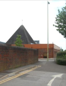 Alton Methodist Church, Draymans Way, Alton (July 2019) (1)