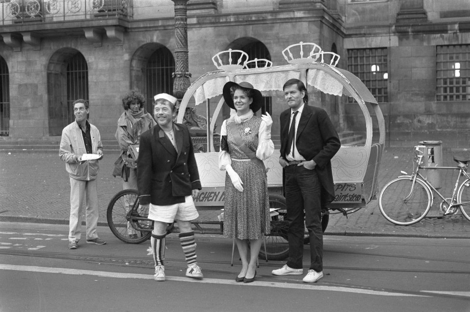 Alternatieve Prinsjesdag in Amsterdam Gouden Koets met Koninklijke familie op, Bestanddeelnr 933-0832