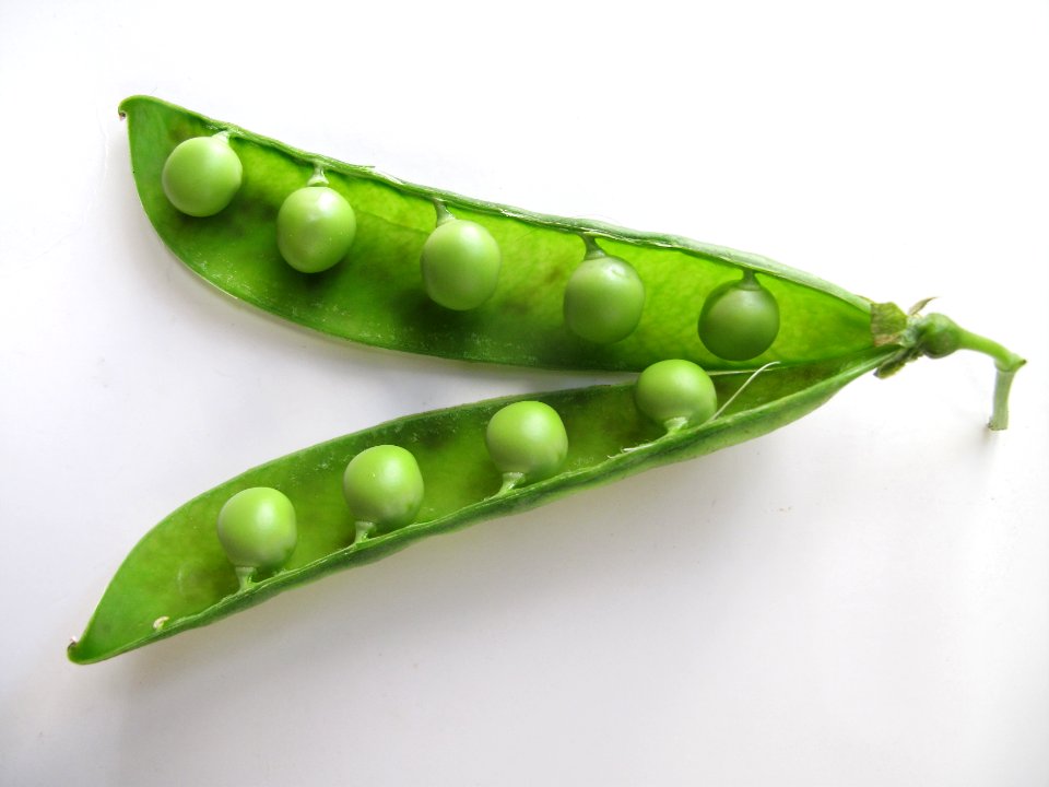 Alternating peas in peapod