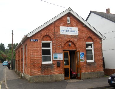 Alton Baptist Church, Mount Pleasant, Alton (July 2019) (1)