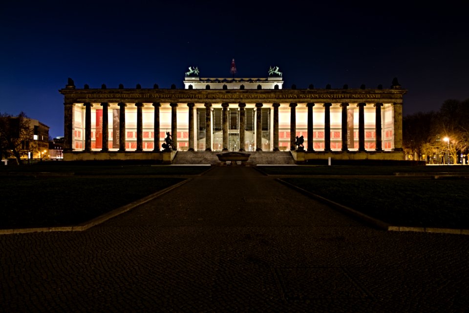 Altes Museum Berlin at night 2021-01-17 pixel shift 01