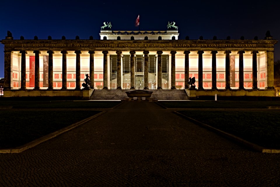 Altes Museum Berlin at night 2021-01-17 pixel shift 02