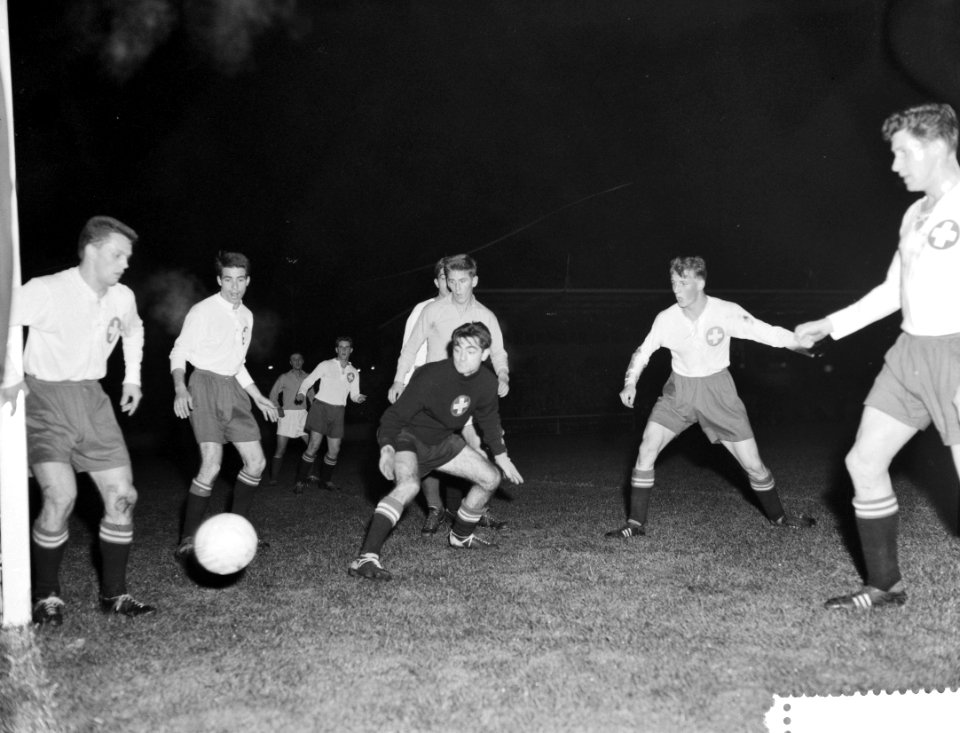 Amateursvoetbal Nederland tegen Zwitserland 1-1 te Ensche benauwd moment voor he, Bestanddeelnr 910-7940