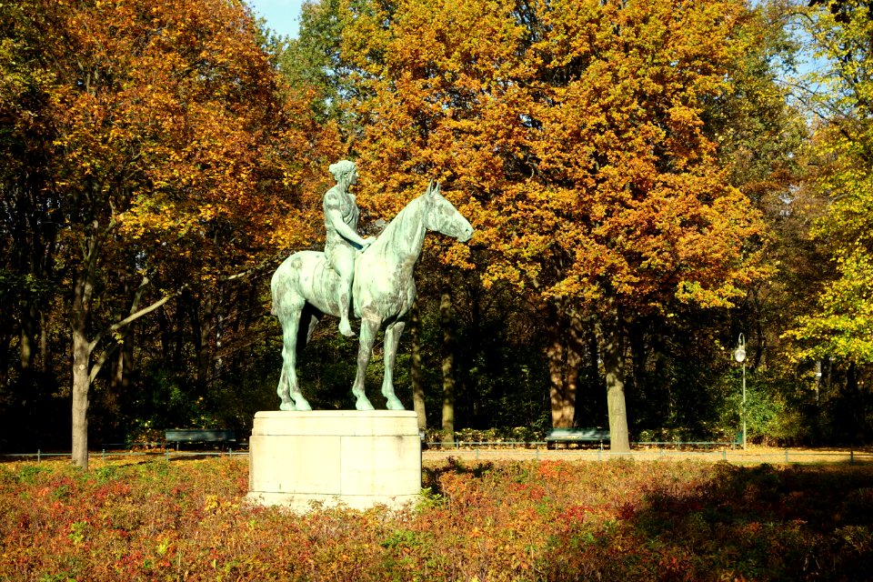 Amazone zu Pferde - Tiergarten, Berlin, Germany - DSC09460