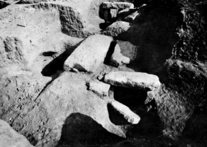 Amathus. Grav 10, med täckstenar. Agios Tychos - SMVK - C02979
