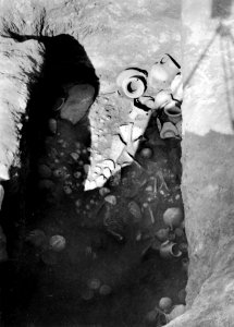 Amathus. Grav 10, fyndlagret in situ. Agios Tychos - SMVK - C02961