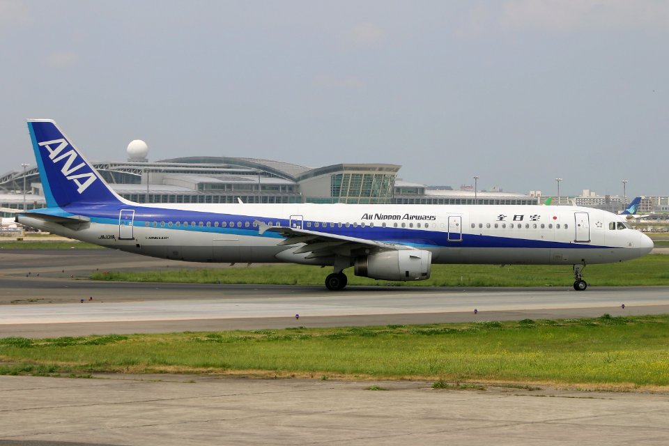 AllNipponAirways A321 fukuoka 20050429111924