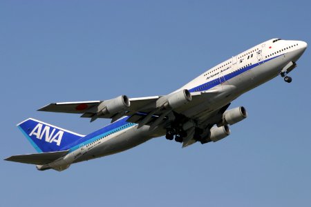 AllNipponAirways B747-400 fukuoka 20041023123652