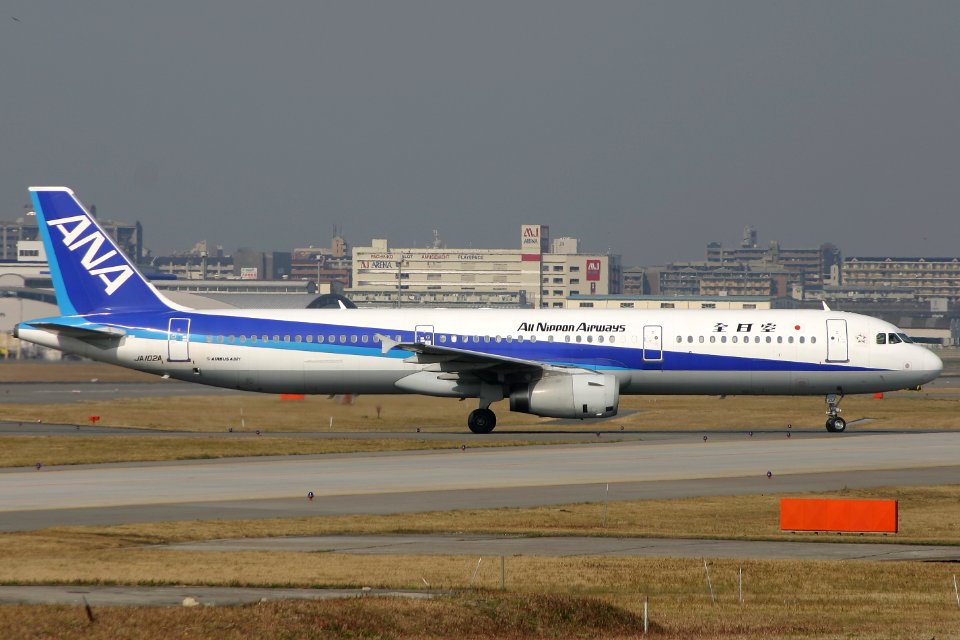 AllNipponAirways A321 fukuoka 20050128111354