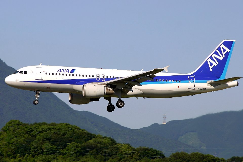 AllNipponAirways A320 fukuoka 20040613162134