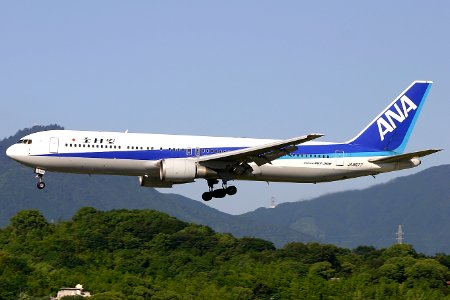 AllNipponAirways B767-300 fukuoka 20040613162906 photo