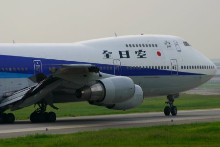 AllNipponAirways B747SR fukuoka 20040904163030