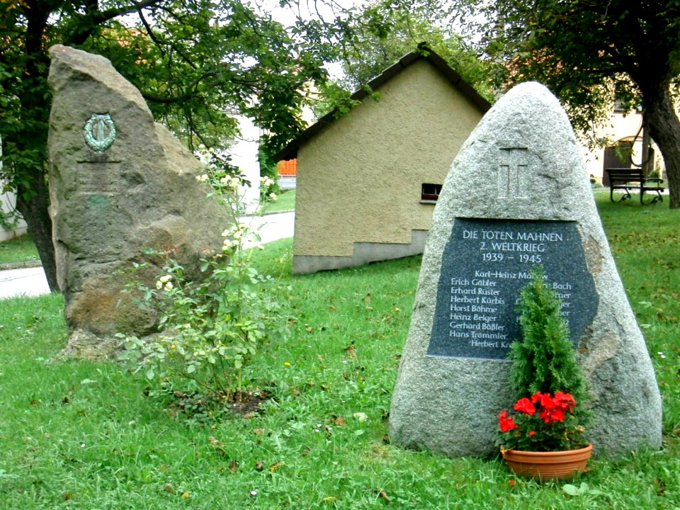 Altmobschatz-Gedenksteine Erster u. Zweiter Weltkrieg