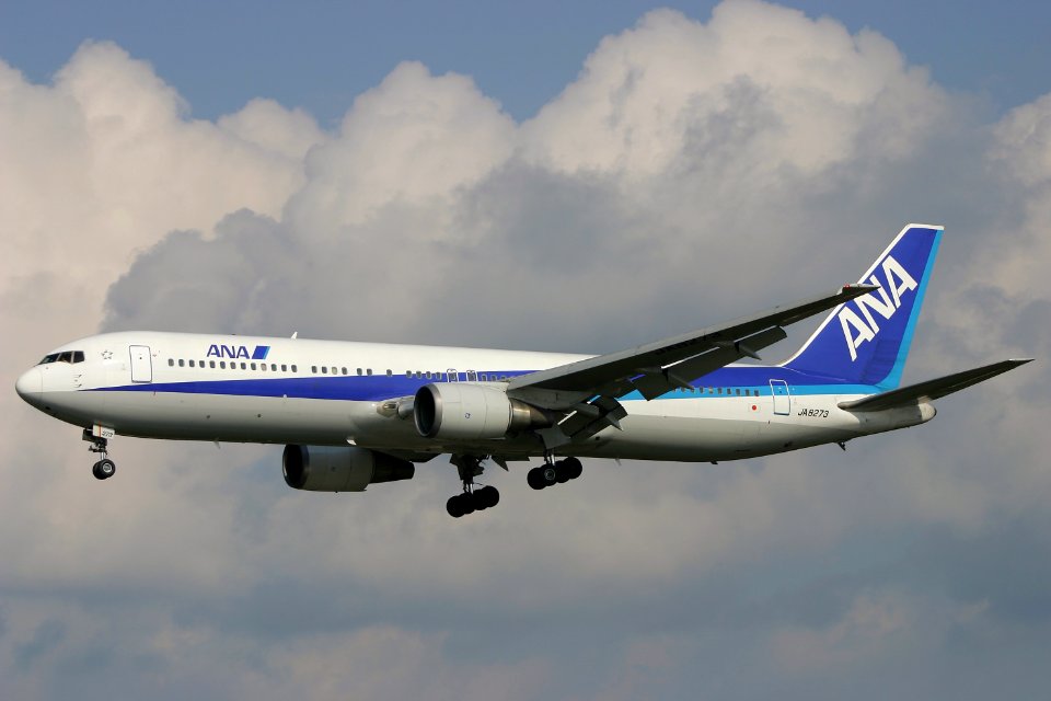 AllNipponAirways B767-300 fukuoka 20050323153428
