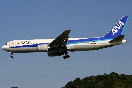 AllNipponAirways B767-300 fukuoka 20050213144024