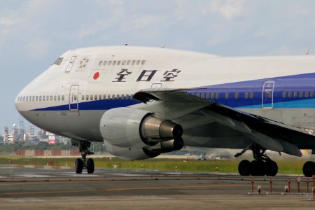 AllNipponAirways B747SR fukuoka 20041003152542
