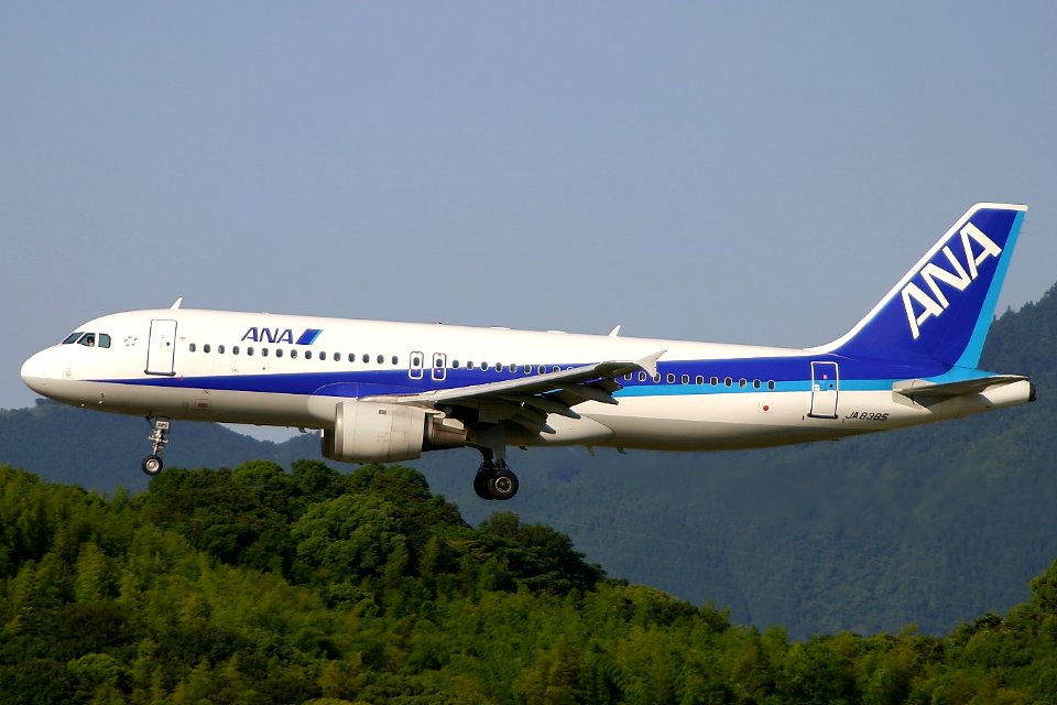AllNipponAirways A320 fukuoka 20040613165358