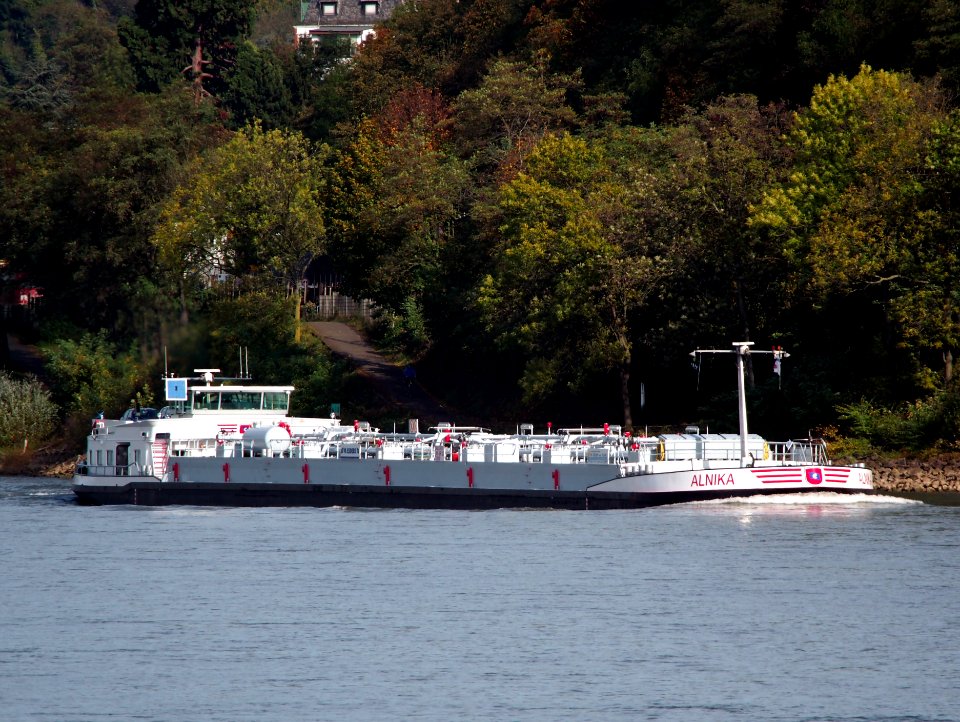 Alnika, ENI 04033920 on the Rhine river at Koblenz at the Deutches Eck, pic1