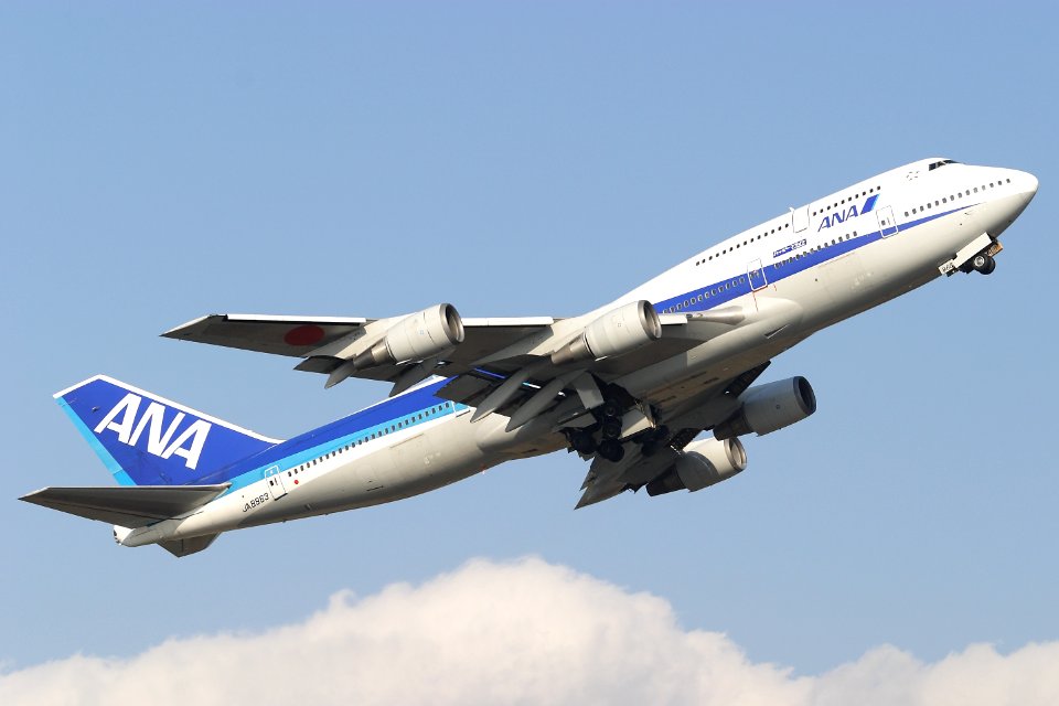 AllNipponAirways B747-400 fukuoka 20081212142708