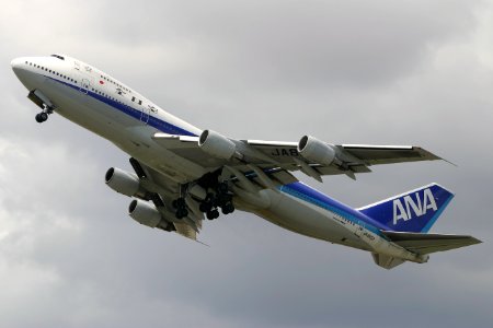AllNipponAirways B747SR fukuoka 20041003112306