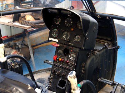 Alouette II cockpit, Musée de l'Epopée de l'Industrie et de l'Aéronautique, pic 3