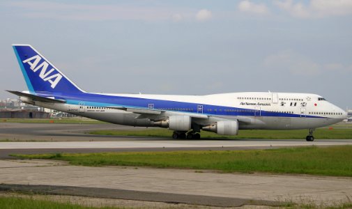 AllNipponAirways B747-400 fukuoka 20040926111804