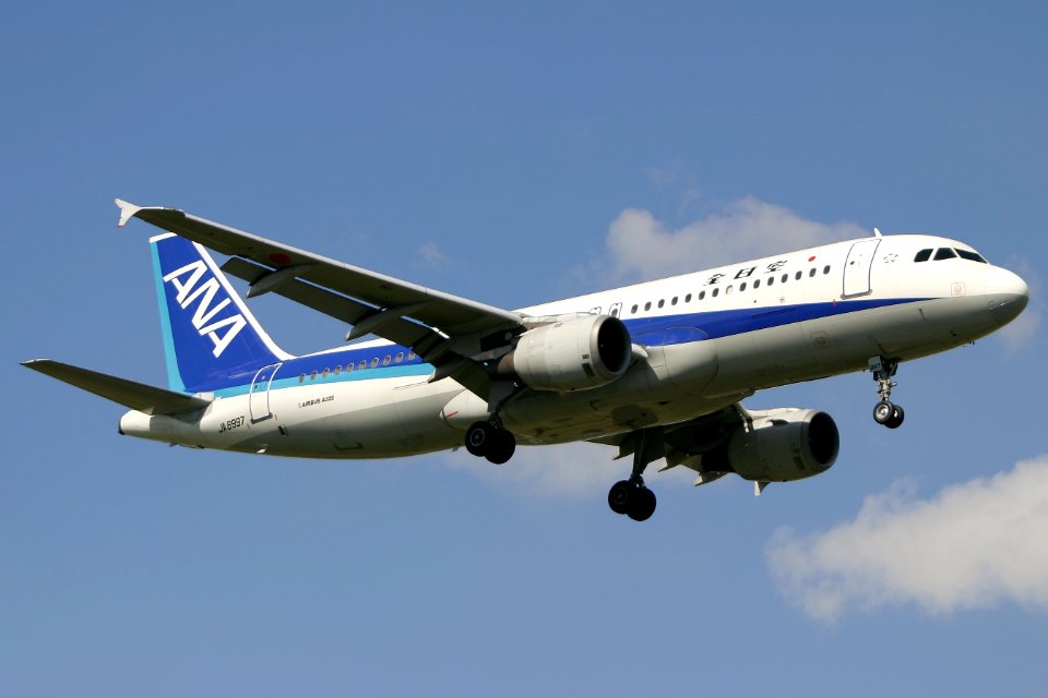AllNipponAirways A320 fukuoka 20040912145328