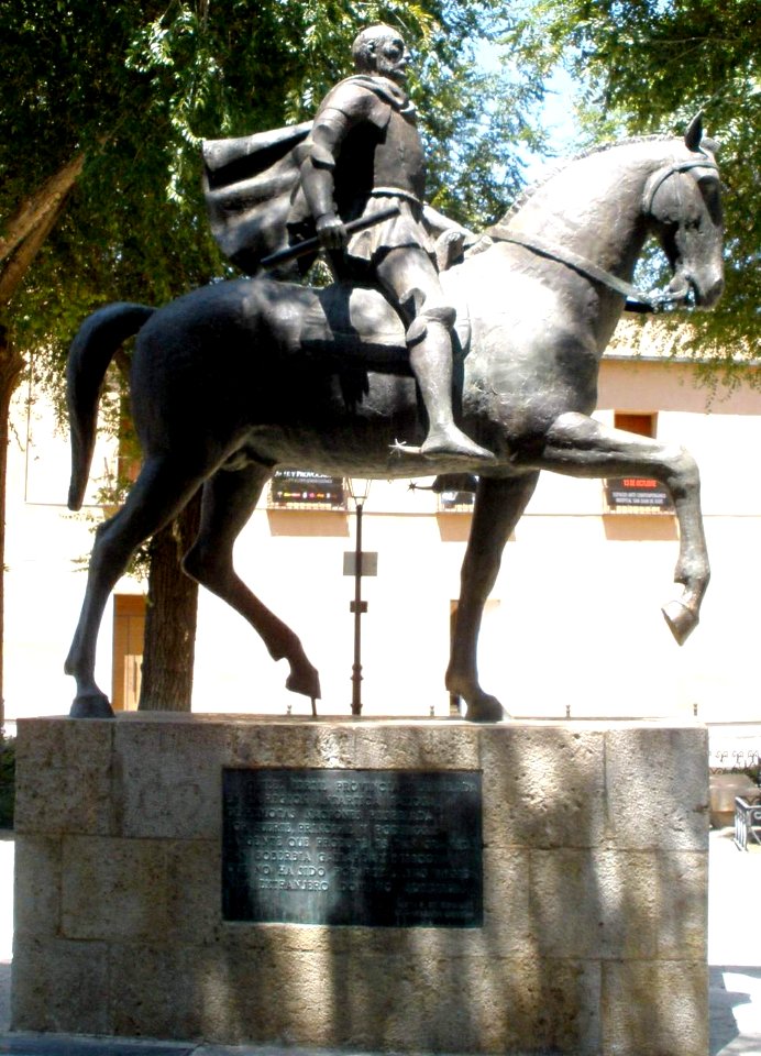 Almagro - Plaza Mayor, Monumento a Diego de Almagro 3