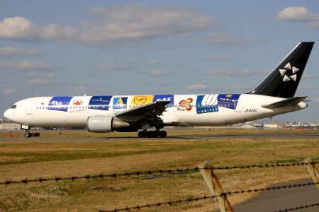 AllNipponAirways B767-300 fukuoka 20041228114240
