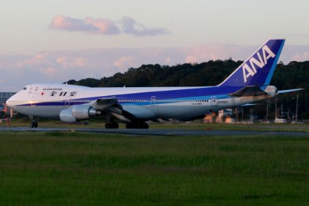 AllNipponAirways B747SR fukuoka 20041014173740 photo