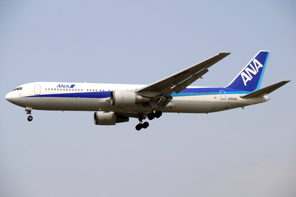 AllNipponAirways B767-300 fukuoka 20090523150854