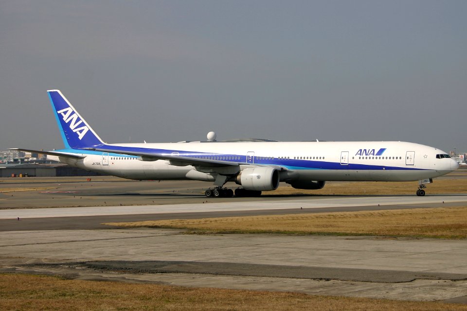 AllNipponAirways B777-300 fukuoka 20050128121130