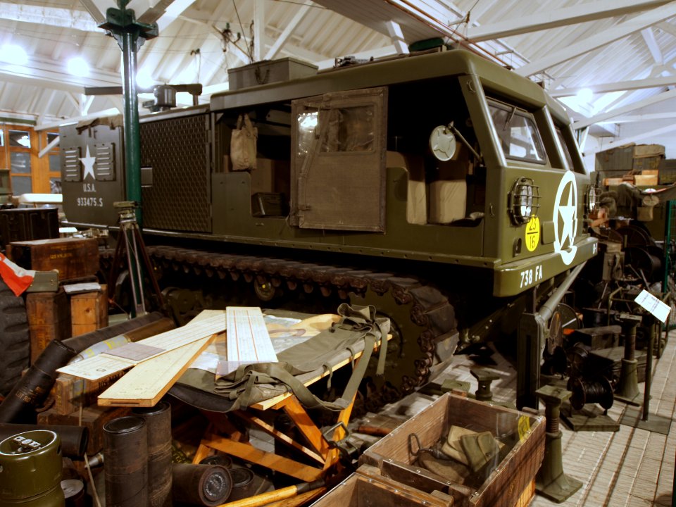 Allis-Chalmers M4 high speed tracktor pic1