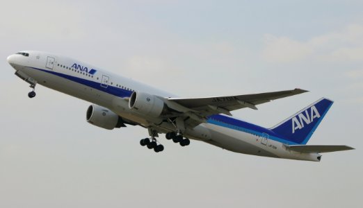 AllNipponAirways B777-200 fukuoka 20050128114948 photo