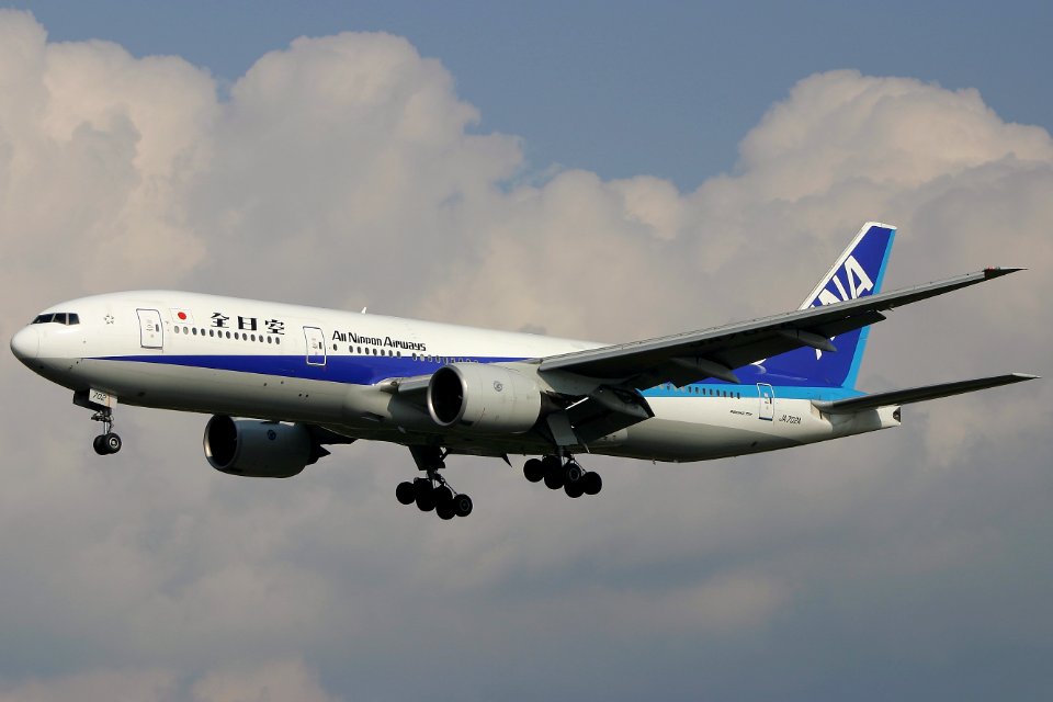 AllNipponAirways B777-200 fukuoka 20050323154830