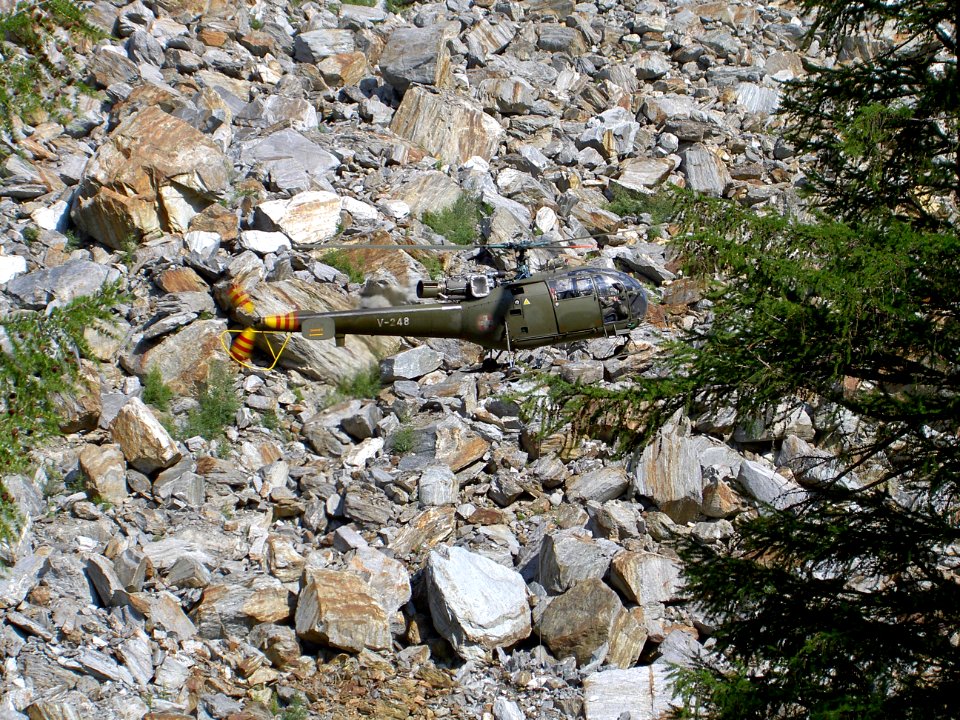 Allouette V-248 of the Swiss air force, Zwitserland 25Jul04 pic1