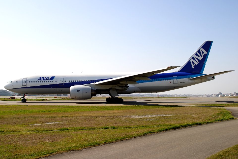 AllNipponAirways B777-200 fukuoka 20090406151554