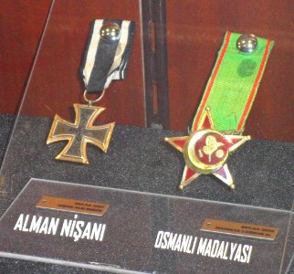 Alman nişanı ve Osmanlı madalyası