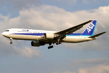 AllNipponAirways B767-300 fukuoka 20090913170250 photo