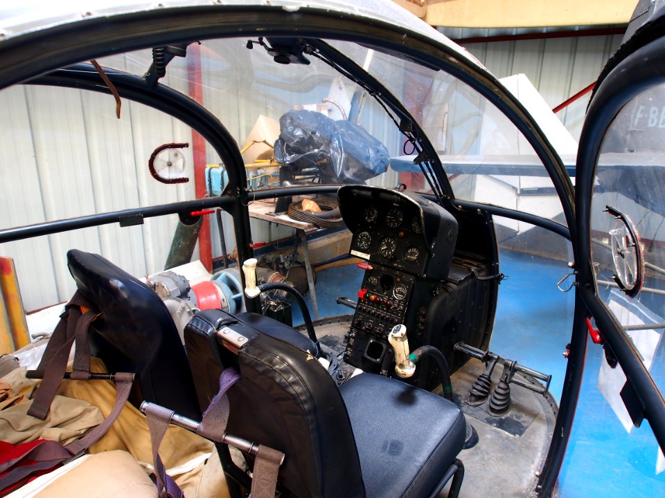 Alouette II cockpit, Musée de l'Epopée de l'Industrie et de l'Aéronautique, pic 2