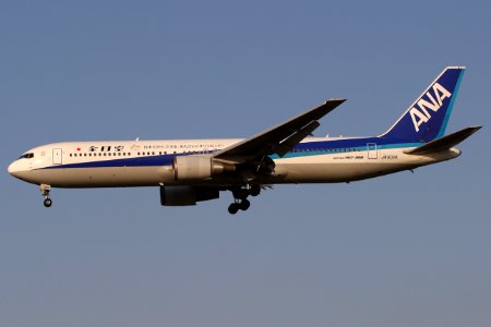 AllNipponAirways B767-300 fukuoka 20090406172326 photo