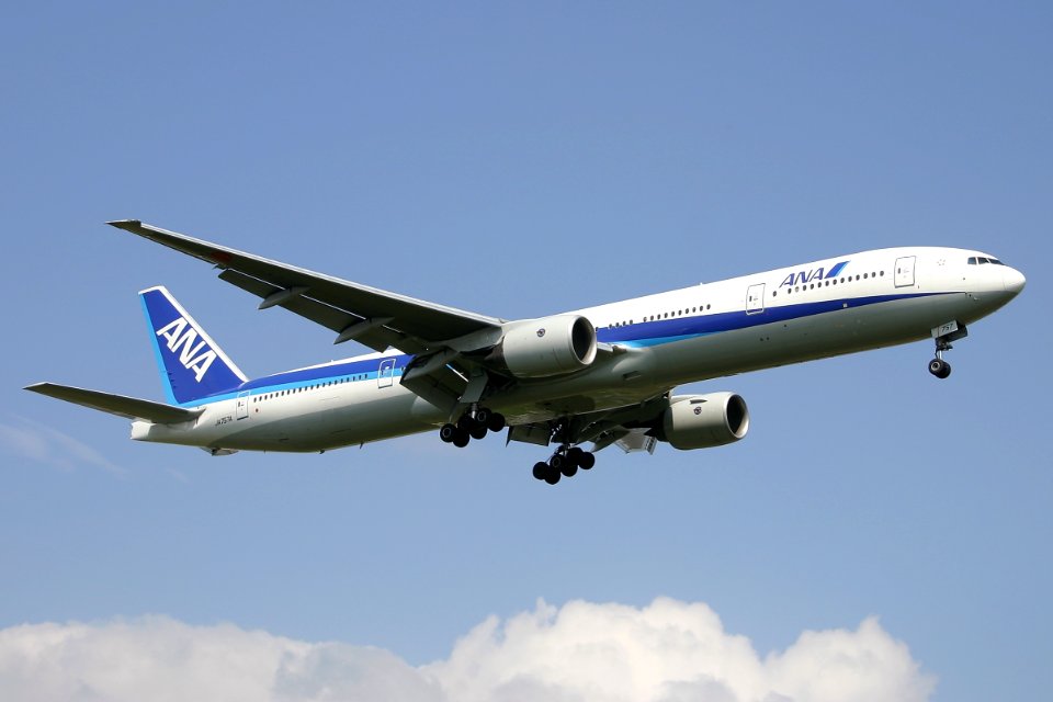 AllNipponAirways B777-300 fukuoka 20040926131750